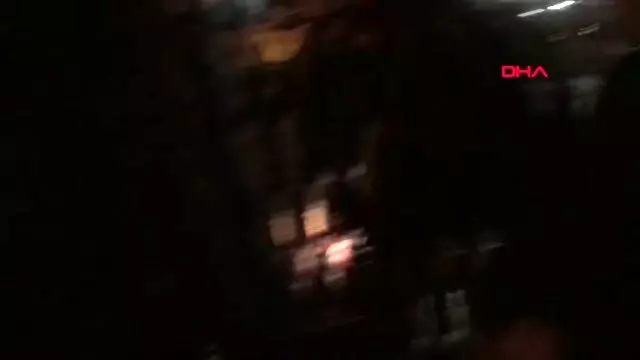 İstanbul-kaza yapan yaralının yardımına hastane personeli koştu İstanbul-kaza yapan yaralının yardımına hastane personeli koştu