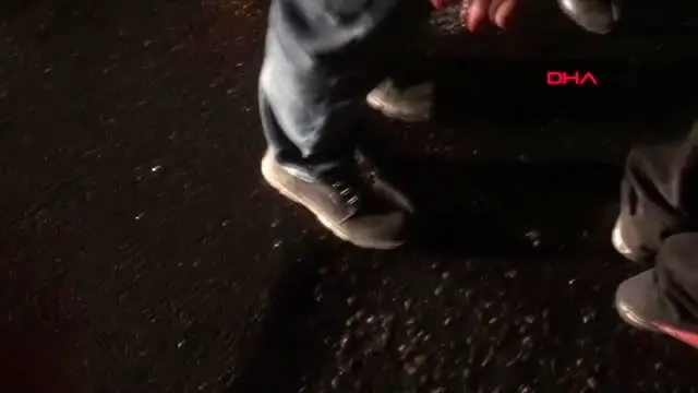 İstanbul-kaza yapan yaralının yardımına hastane personeli koştu İstanbul-kaza yapan yaralının yardımına hastane personeli koştu