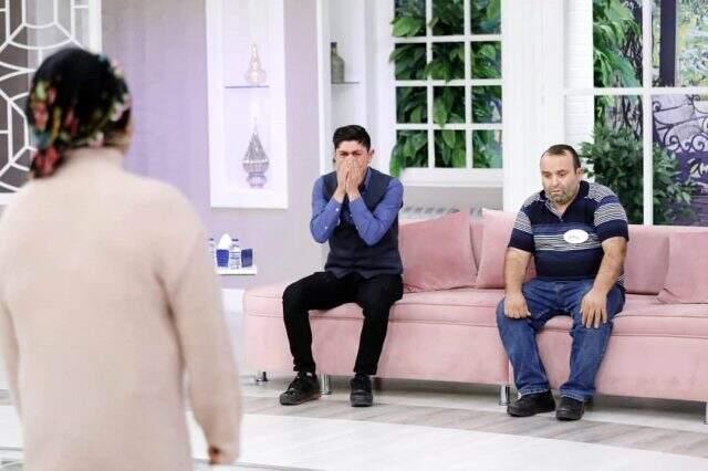 Karısı başka bir adama kaçan Recep Özsoy, Esra Erol'un programında gözyaşlarına boğuldu