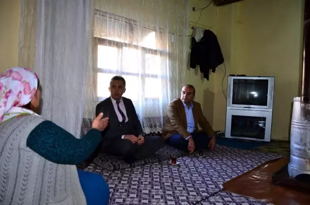 Kaymakam Solmaz'dan ihtiyaç sahiplerine ziyaret Kaymakam Solmaz'dan ihtiyaç sahiplerine ziyaret