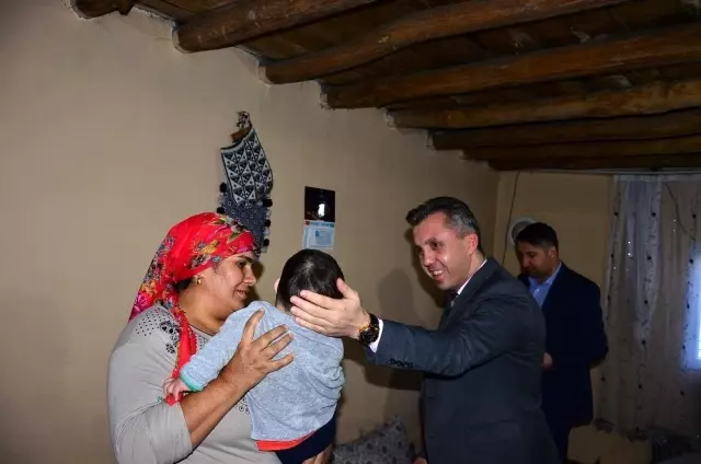 Kaymakam Solmaz'dan ihtiyaç sahiplerine ziyaret Kaymakam Solmaz'dan ihtiyaç sahiplerine ziyaret