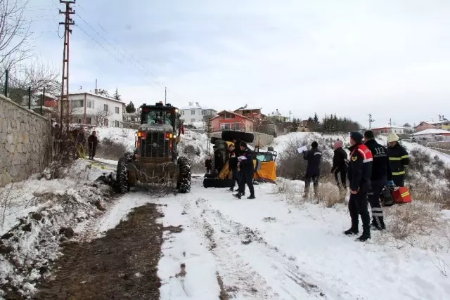 Kontrolden çıkan greyder devrildi: 1 ölü, 2 yaralı Kontrolden çıkan greyder devrildi: 1 ölü, 2 yaralı
