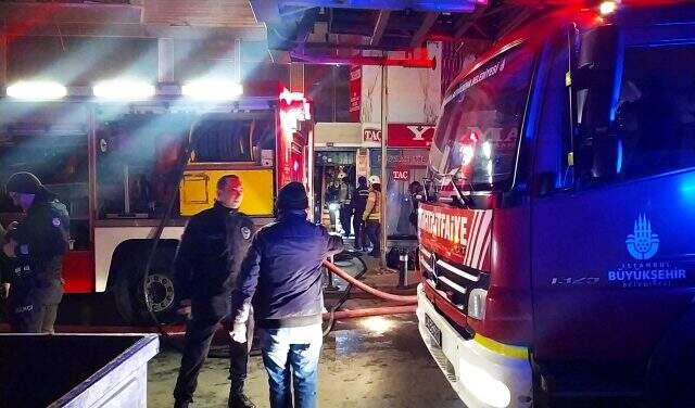 Son Dakika: Gaziosmanpaşa'da yangın paniği! Dumandan etkilenen 12 kişiden 3'ünün durumu ağır.