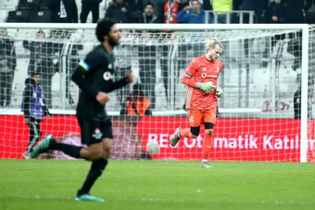 Taraftar protestosuna Karius, gülerek karşılık verdi