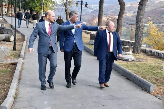 Tarihi Niksar Kalesi 2020 yılı yatırım programına alındı Tarihi Niksar Kalesi 2020 yılı yatırım programına alındı