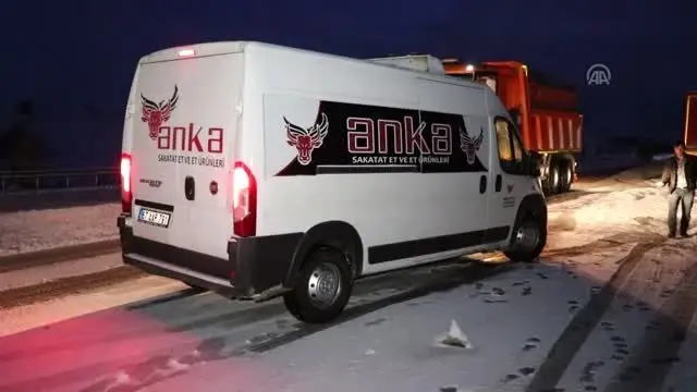 Yoğun kar yağışı ulaşımı aksattı