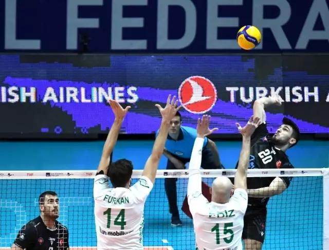 AXA Sigorta Efeler Ligi: Halkbank ANKARA: 3 -Bursa B.Ş. Bld.: 1 AXA Sigorta Efeler Ligi: Halkbank ANKARA: 3 -Bursa B.Ş. Bld.: 1