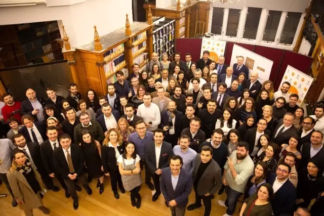 Bahçeşehir Üniversitesi mezunları Londra'da 3. kez buluştu Bahçeşehir Üniversitesi mezunları Londra'da 3. kez buluştu