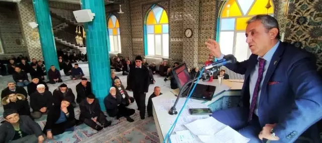 Cami cemaatine vaaz yerine deprem semineri verildi Cami cemaatine vaaz yerine deprem semineri verildi
