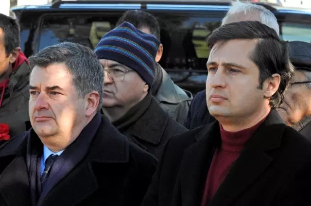 Çeşme'de Uğur Mumcu için duygusal anma Çeşme'de Uğur Mumcu için duygusal anma