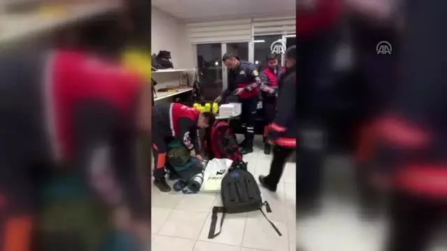 Deprem nedeniyle Elazığ ve Malatya'ya çevre illerden destek ekipler gönderildi Deprem nedeniyle Elazığ ve Malatya'ya çevre illerden destek ekipler gönderildi