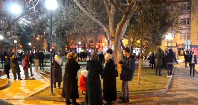 Elazığ'daki şiddetli depremin ardından ilk kareler Elazığ'daki şiddetli depremin ardından ilk kareler
