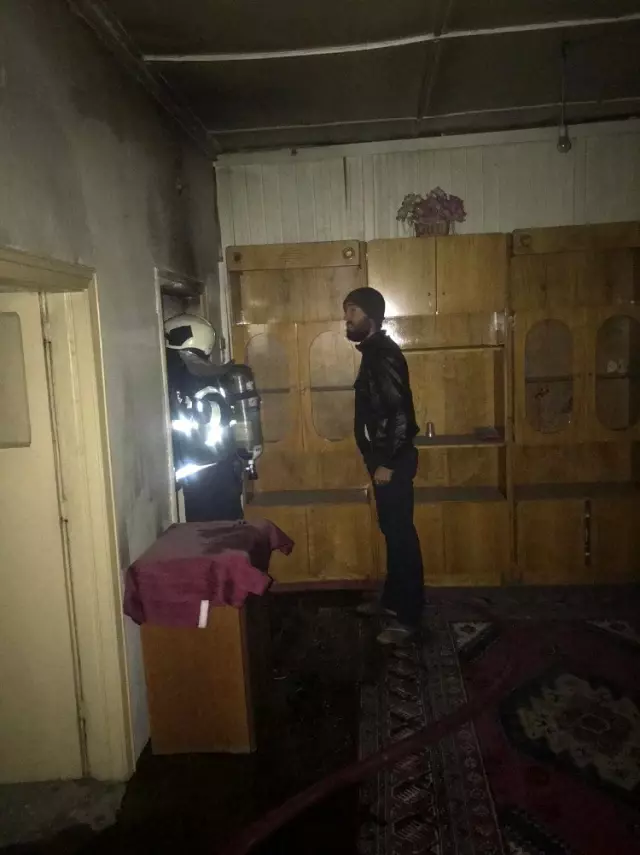Elektrik kontağından çıkan yangın evi yaktı Haberler