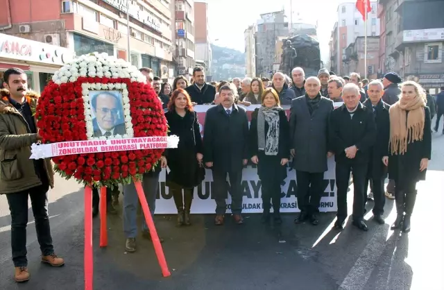 Gazeteci-yazar Uğur Mumcu Zonguldak'ta anıldı Gazeteci-yazar Uğur Mumcu Zonguldak'ta anıldı