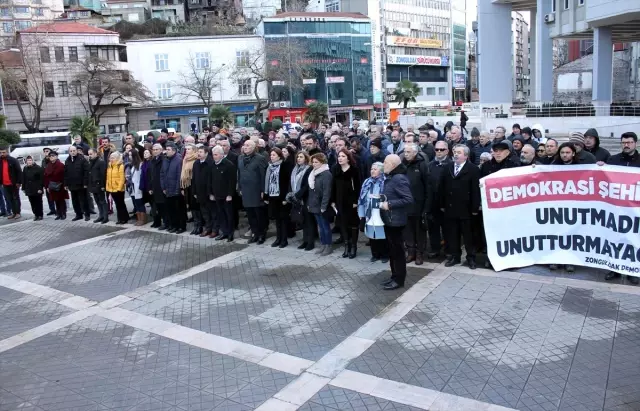Gazeteci-yazar Uğur Mumcu Zonguldak'ta anıldı Gazeteci-yazar Uğur Mumcu Zonguldak'ta anıldı