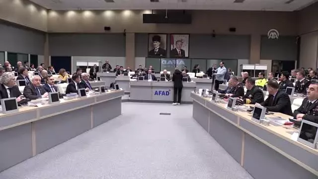İçişleri Bakanı Soylu'dan, binası hasarlı vatandaşlara uyarı