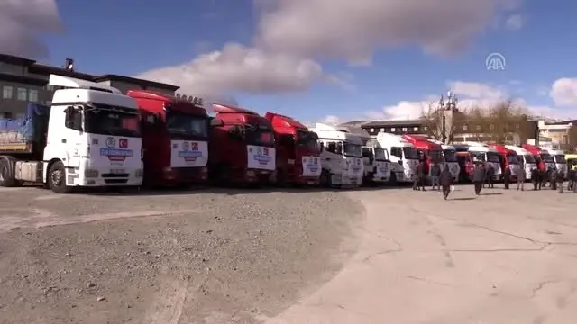 İdlib'e 20 tır insani yardım malzemesi gönderildi İdlib'e 20 tır insani yardım malzemesi gönderildi