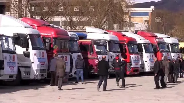 İdlib'e 20 tır insani yardım malzemesi gönderildi İdlib'e 20 tır insani yardım malzemesi gönderildi