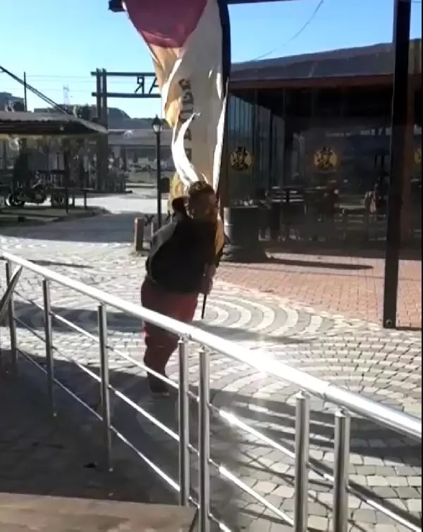 Kahramanmaraş'ta fırtına çatıları uçurdu; hayvanlar telef oldu, araç kullanılamaz hale geldi (3) Kahramanmaraş'ta fırtına çatıları uçurdu; hayvanlar telef oldu, araç kullanılamaz hale geldi (3)