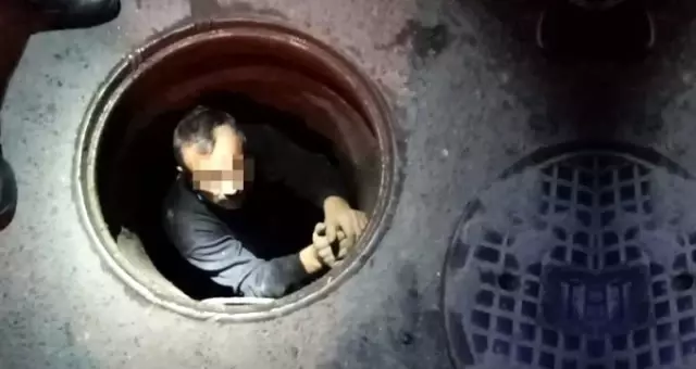 Kepçeyle yolu kapattılar,