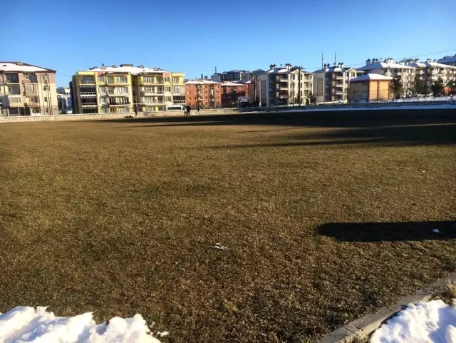 Müdür Feyzullah Gayret: 'Statlar spor yapmaya uygun olup, mağduriyet söz konusu değildir' Müdür Feyzullah Gayret: 'Statlar spor yapmaya uygun olup, mağduriyet söz konusu değildir'