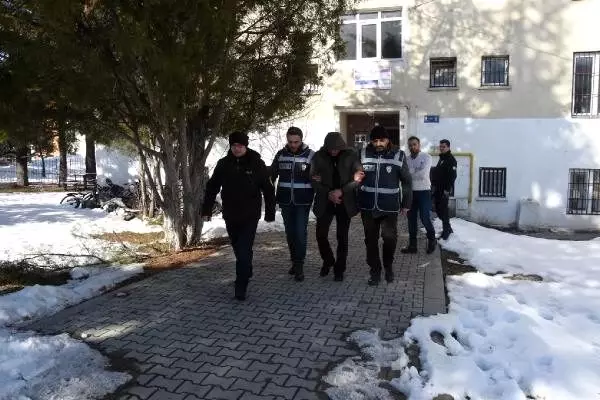 Peruklu hırsız, Hülya Avşar'ın evini de soymuş Peruklu hırsız, Hülya Avşar'ın evini de soymuş