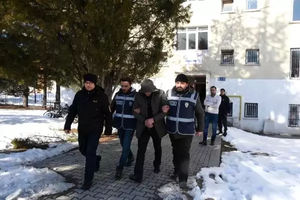 Peruklu hırsız, Hülya Avşar'ın evini de soymuş Peruklu hırsız, Hülya Avşar'ın evini de soymuş