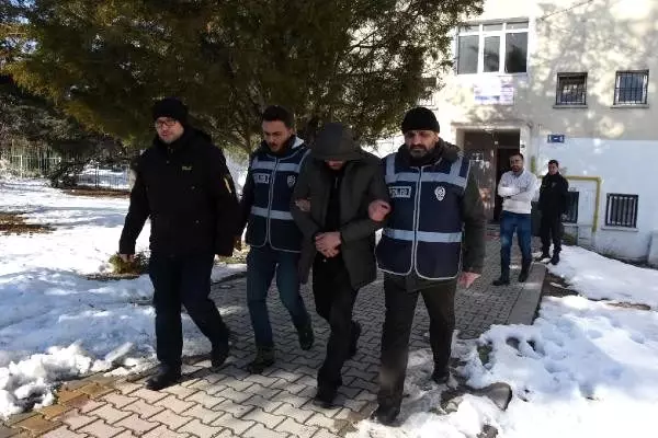 Peruklu hırsız, Hülya Avşar'ın evini de soymuş Peruklu hırsız, Hülya Avşar'ın evini de soymuş