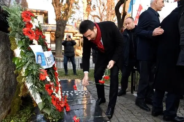 Uğur Mumcu ölümünün 27. Yıl dönümünde Beşiktaş'ta anıldı Uğur Mumcu ölümünün 27. Yıl dönümünde Beşiktaş'ta anıldı