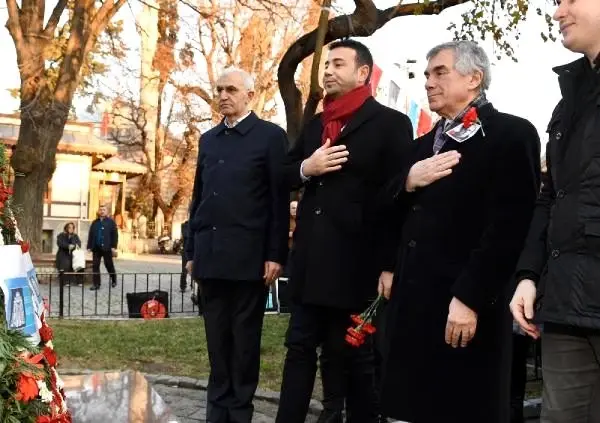 Uğur Mumcu ölümünün 27. Yıl dönümünde Beşiktaş'ta anıldı Uğur Mumcu ölümünün 27. Yıl dönümünde Beşiktaş'ta anıldı