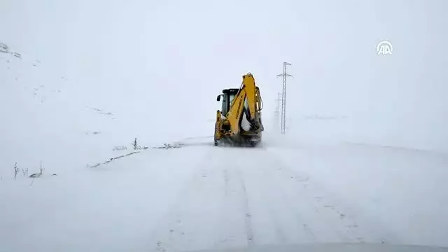 Yolu kardan kapanan köydeki hasta için seferber oldular Yolu kardan kapanan köydeki hasta için seferber oldular