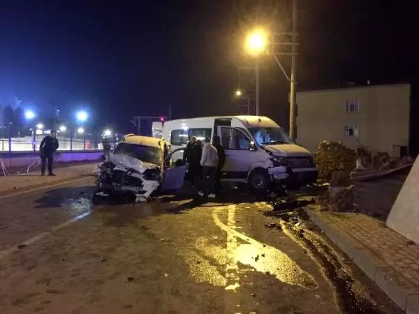 Darıca'da 3 araç çarpıştı: 11 yaralı