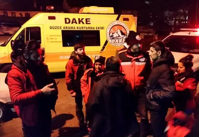 Deprem nedeniyle Düzce'den Elazığ'a kurtarma ekipleri sevk edildi