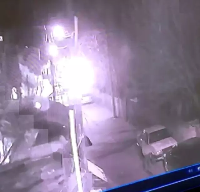 Deprem sonrası eline aldığı bıçakla 160 aracın lastiğini patlattı Deprem sonrası eline aldığı bıçakla 160 aracın lastiğini patlattı