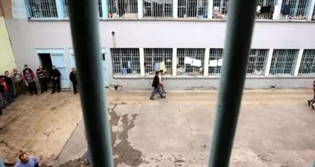 Deprem sonrası hasar oluşan Adıyaman Cezaevi boşaltılıyor