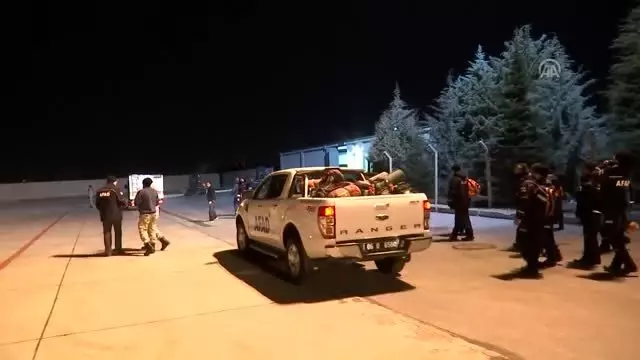 Deprem yardımları askeri kargo uçaklarıyla bölgeye gönderiliyor Deprem yardımları askeri kargo uçaklarıyla bölgeye gönderiliyor
