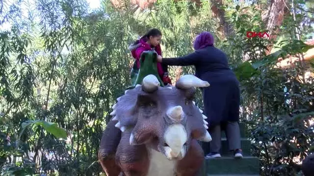 Dinoparkta sömestir yoğunluğu Dinoparkta sömestir yoğunluğu