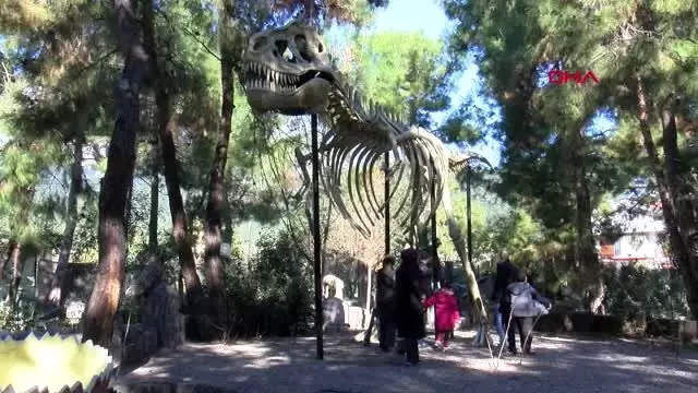Dinoparkta sömestir yoğunluğu Dinoparkta sömestir yoğunluğu