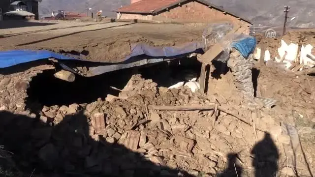 Doğanyol ilçesinde hayatını kaybeden anne ile oğlu toprağa verildi (2) Doğanyol ilçesinde hayatını kaybeden anne ile oğlu toprağa verildi (2)
