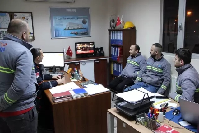 Düzce Kızılay'dan bölgeye 2 araç Düzce Kızılay'dan bölgeye 2 araç