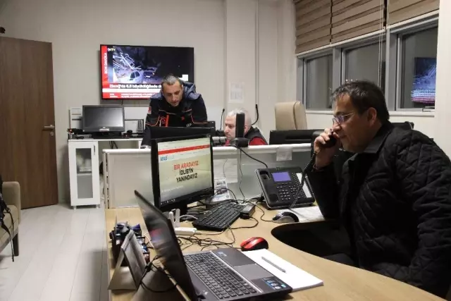 Düzce Kızılay'dan bölgeye 2 araç Düzce Kızılay'dan bölgeye 2 araç