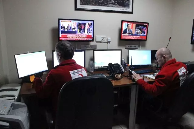 Düzce Kızılay'dan bölgeye 2 araç Düzce Kızılay'dan bölgeye 2 araç
