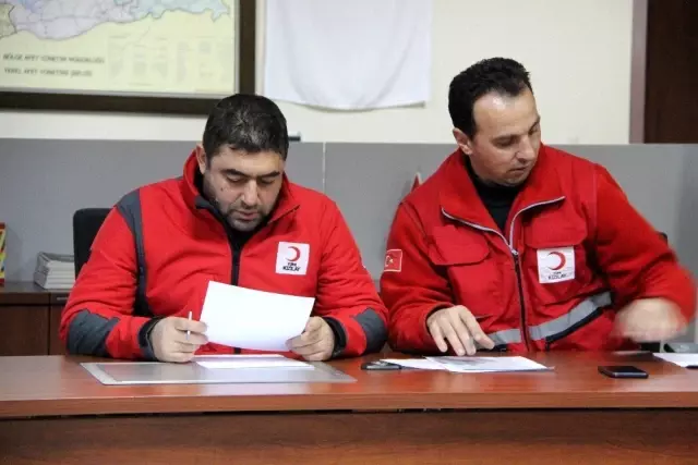 Düzce Kızılay'dan bölgeye 2 araç Düzce Kızılay'dan bölgeye 2 araç