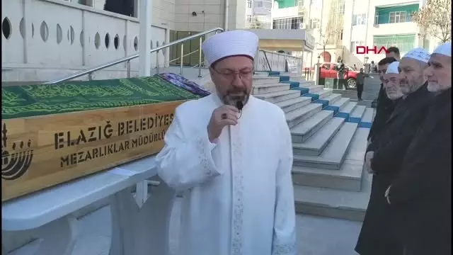 Elazığ'da depremde ölen anne ve oğlu toprağa verildi Elazığ'da depremde ölen anne ve oğlu toprağa verildi