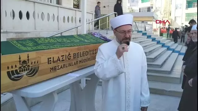 Elazığ'da depremde ölen anne ve oğlu toprağa verildi Elazığ'da depremde ölen anne ve oğlu toprağa verildi