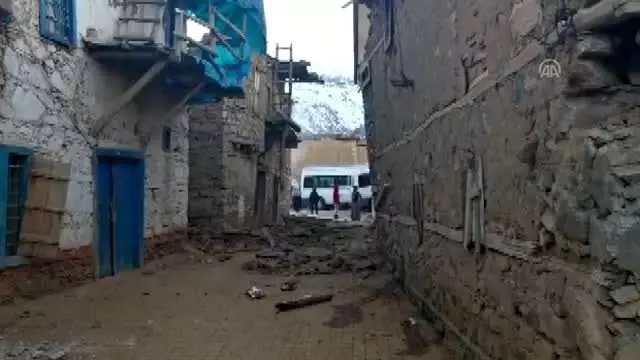 21 kişinin hayatını kaybettiği deprem felaketinin boyutları gün ağarınca ortaya çıktı 21 kişinin hayatını kaybettiği deprem felaketinin boyutları gün ağarınca ortaya çıktı