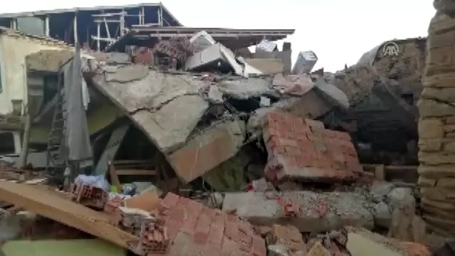 21 kişinin hayatını kaybettiği deprem felaketinin boyutları gün ağarınca ortaya çıktı 21 kişinin hayatını kaybettiği deprem felaketinin boyutları gün ağarınca ortaya çıktı