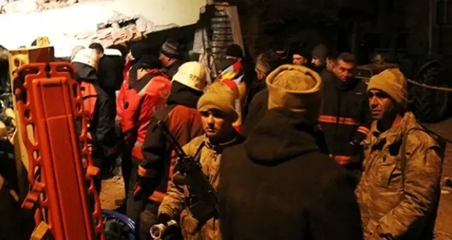 Elazığ ve Malatya'yı vuran depremde 10 kişi enkaz aldından kurtarıldı