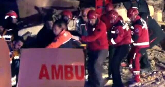 Elazığ ve Malatya'yı vuran depremde 8 kişi enkaz aldından kurtarıldı