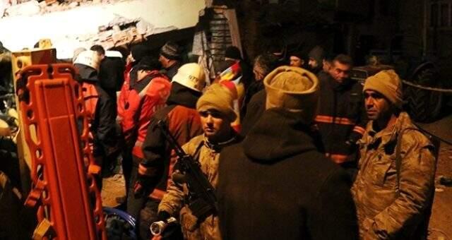 Elazığ ve Malatya'yı vuran depremde 8 kişi enkaz aldından kurtarıldı